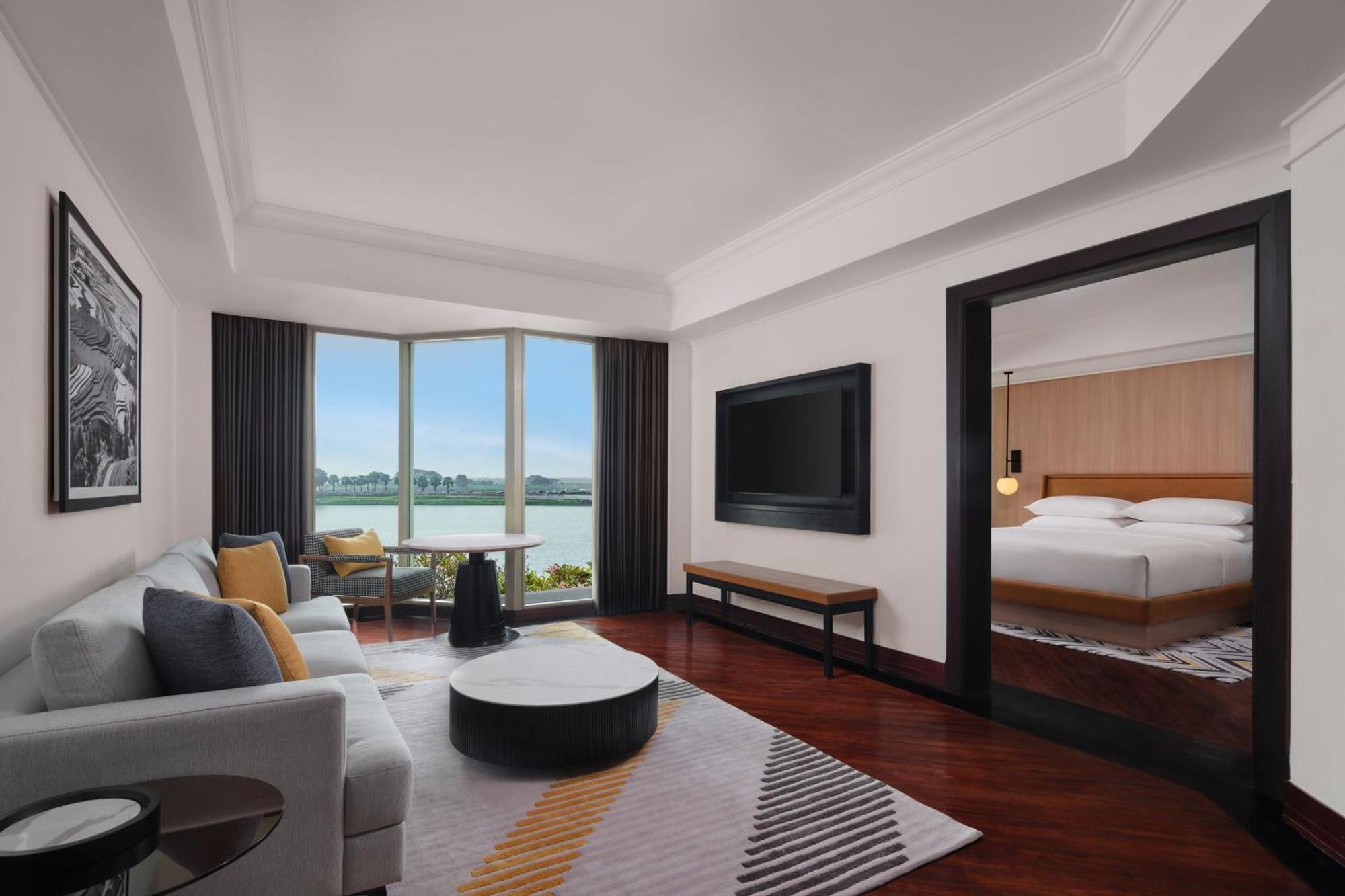 Sheraton Jakarta Soekarno Hatta Airport Tangerang Exterior foto